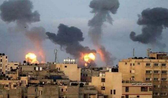 Israeli attacks on Gaza : गाजा पर इजरायली हमले , बेत लाहिया क्षेत्र में पांच फिलिस्तीनी मारे गए