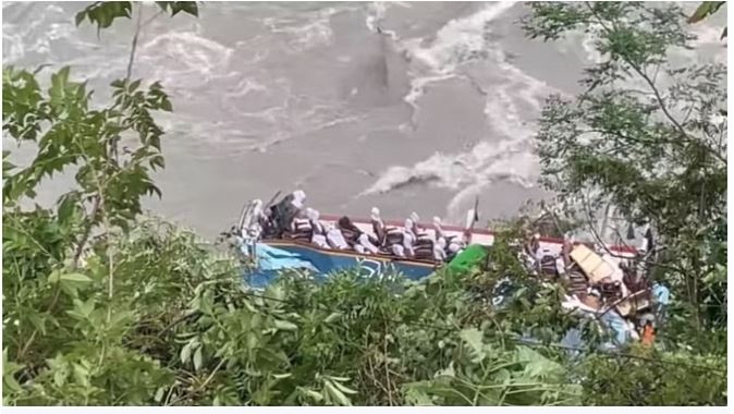 Nepal News : पोखरा से काठमांडू जा रही भारतीय यात्री बस नदी में गिरी, 11 की मौत, 40 यात्री सवार थे, बचाव कार्य जारी