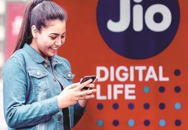 RIL AGM 2024: रिलायंस जनरल मीटिंग में अंबानी ने Jio यूजर्स के लिए किए बड़े ऐलान