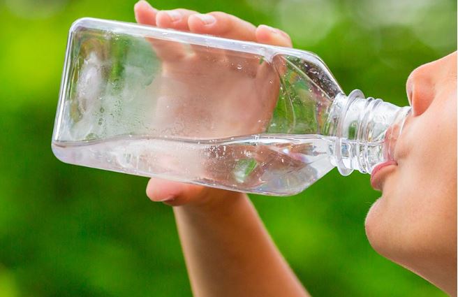 Right Way to Drink Your Water : इन तरीकों से नहीं पीना चाहिए पानी , जानें सही तरीका