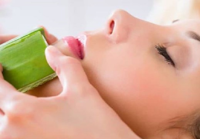 Side Effects of Applying Aloe Vera Gel: डेली रात में सोने से पहले चेहरे पर एलोवेरा जेल लगाना चाहिए या नहीं