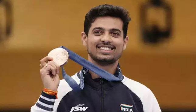 Swapnil Kusale Paris Olympics 2024 : निशानेबाज स्वप्निल कुसाले बने खेल की दुनिया का ध्रुव तारा , जानें मिट्टी से ओलंपिक तक का सफर