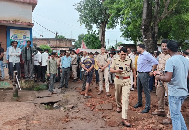 मध्य-प्रदेश के सागर में मंदिर की दीवार गिरी, मलबे में दबकर 9 बच्चों की मौत! कई घायल