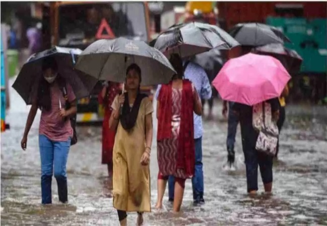 UP Rain Alert : यूपी की राजधानी लखनऊ समेत 50 से ज्यादा जिलों में अगले चार दिनों तक खूब बरसेंगे बदरा