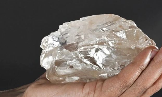  World Second Largest Diamond : बोत्सवाना में मिला दुनिया का दूसरा सबसे बड़ा 2492 कैरेट का हीरा