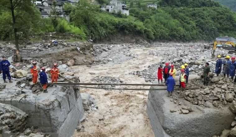 China Bridge Collapse : शांक्सी प्रांत में पुल ढहने से मरने वालों का आंकड़ा पहुंचा 38 , दर्जनों लोग लापता