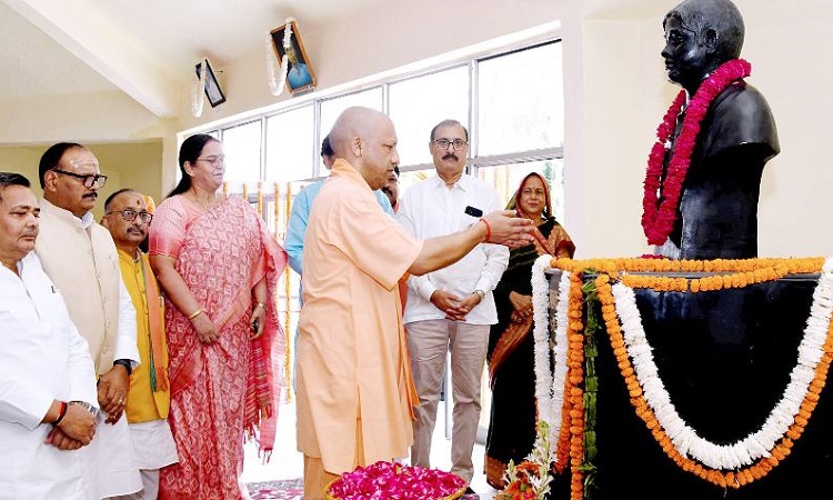 ‘काकोरी ट्रेन एक्शन शताब्दी महोत्सव’ का सीएम योगी ने किया शुभारंभ, क्रांतिकारियों की स्मृतियों को किया नमन