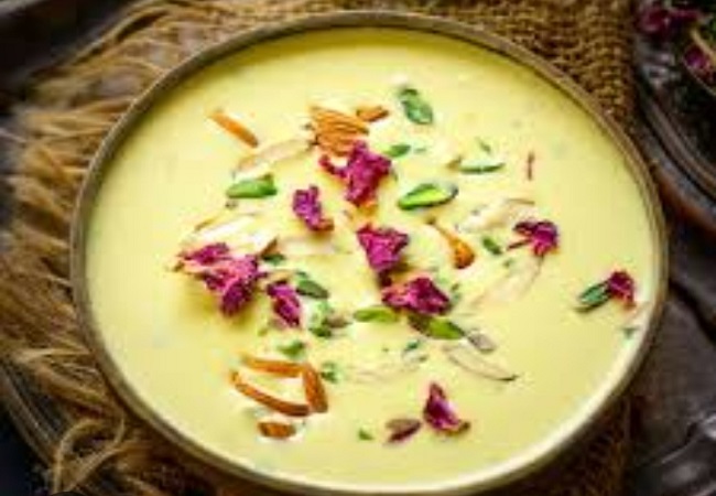 Paneer Kheer: इस कृष्ण जन्माष्टमी अपने लड्डू गोपाल को लगाएं पनीर की खीर का भोग, ये है बनाने का तरीका