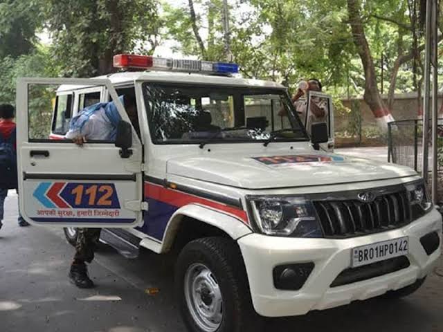 पति गया यूपी पुलिस की परीक्षा देने, पत्‍नी ने आधी रात बुलाया प्रेमी,रंगरेलियां मनाते दबोचा