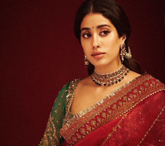 Jhanvi Kapoor Gorgeous Look: एथनिक लुक में जाह्नवी कपूर ने शेयर की हॉट तस्वीरें, गॉर्जियस तस्वीरें देख फैन्स हुए दीवाने