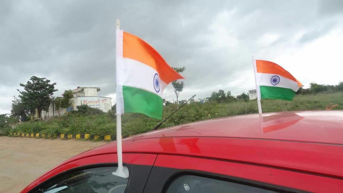 Independent Day पर कार में बस ये लोग ही लगा पायेंगे तिरंगा, आपने की ये गलती तो होगा भारी नुकसान