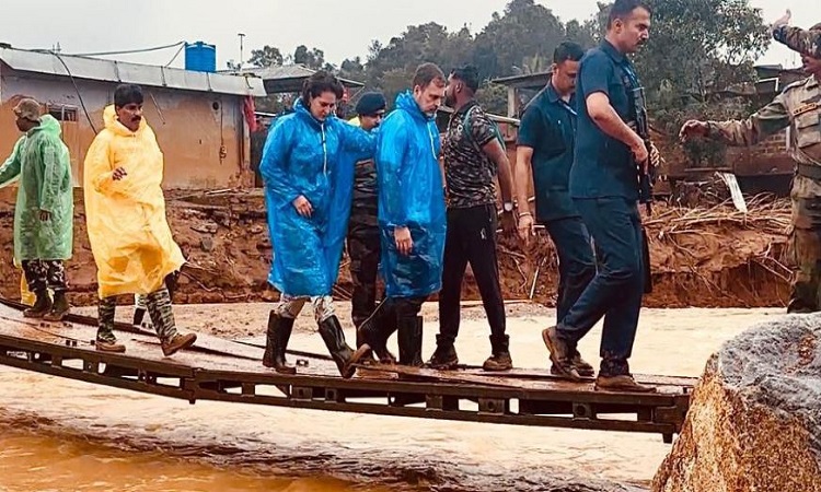 Wayanad Landslide: वायनाड में भूस्खलन से मची है तबाही, हादसे वाली जगह पर पहुंचे राहुल और प्रियंका गांधी