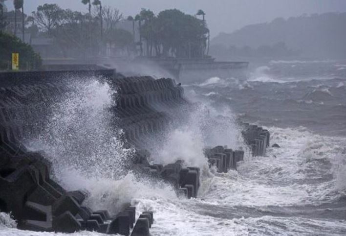 Shanshan Typhoon Japan : दक्षिणी जापान में तूफान शानशान दी दस्तक , बिजली आपूर्ति बाधित