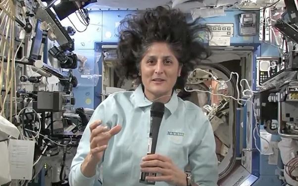 Astronaut Sunita Williams : अंतरिक्ष में फंसी सुनीता विलियम्स ने पृथ्वी पर भेजा मैसेज , कहा ‘मैं यहां खुश हूं’