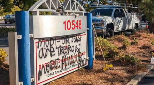 BAPS temple in Sacramento vandalized : कैलिफोर्निया में BAPS मंदिर में तोड़फोड़ , US में नहीं थम रहे मंदिरों पर हमले