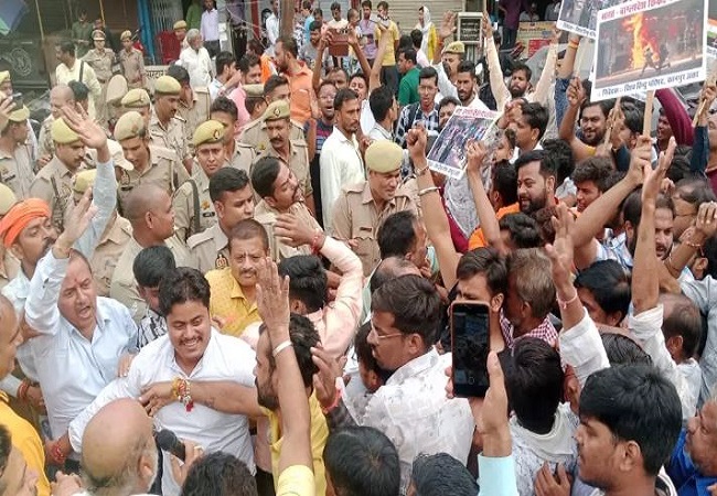 Hindu Parishad workers protest against India-Bangladesh match in Kanpur