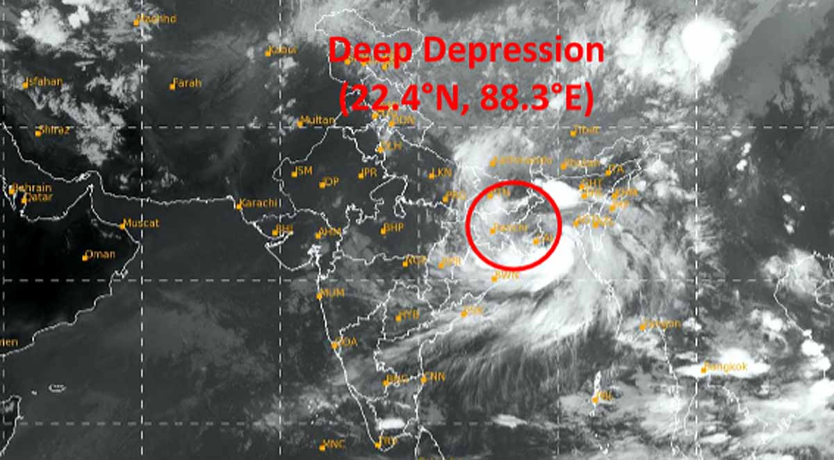 IMD Rainfall Alert : जाते-जाते मॉनसून तबाही मचाने को तैयार, बंगाल की खाड़ी में बना डीप डिप्रेशन, यूपी समेत इन राज्यों में चक्रवाती तूफान आने की आशंका