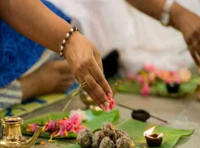 Pitru Paksha 2024 : पितृ पक्ष में विभिन्न प्रकार की वस्तुओं का करें दान , अत्यंत शुभ और लाभकारी होता है