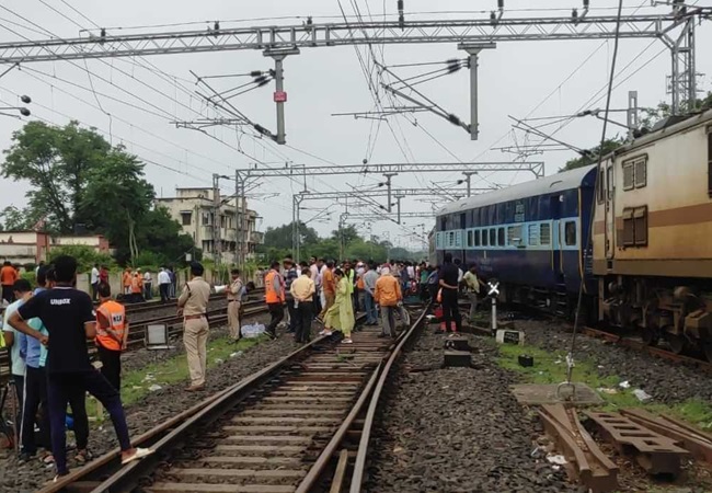 Train Accident: मध्य-प्रदेश के जबलपुर में ट्रेन हादसा, सोमनाथ एक्सप्रेस के डिब्बे पटरी से उतरे