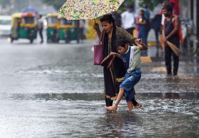 UP Non-Stop Rain Alert: यूपी के इन 18 जिलों में लगातार 36 घंटे होगी बारिश; मौसम विभाग ने जारी किया अलर्ट