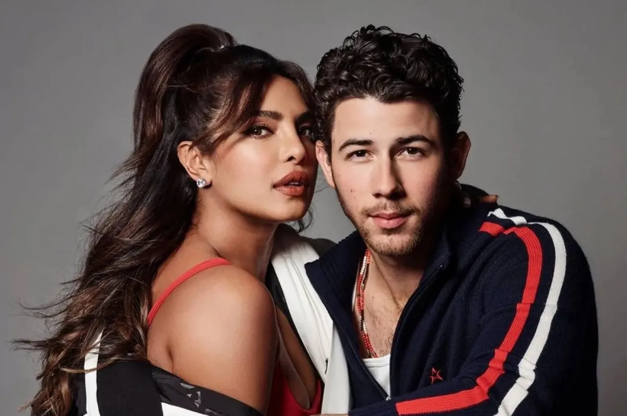 Priyanka- Nick pic: Priyanka-Nick Jonas ने शेयर की रोमांटिक तस्वीरें, ब्लैक ड्रेस में एक्ट्रेस दिखी बेहद हॉट