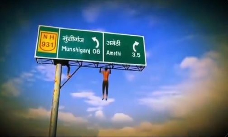 young man started doing pushups by hanging on a sign board 10 meters above the road.