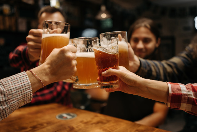 Happy News for Beer Drinkers: डायबिटीज की समस्या हो या मोटापे को कहना है बाय, बीयर पीने वालों के लिए रिसर्च ने बताए कमाल के फायदे