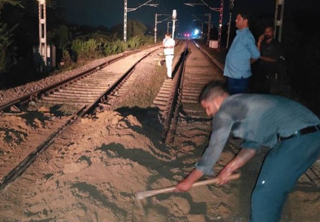 A major accident was averted in Rae Bareli due to the wisdom of the loco pilot