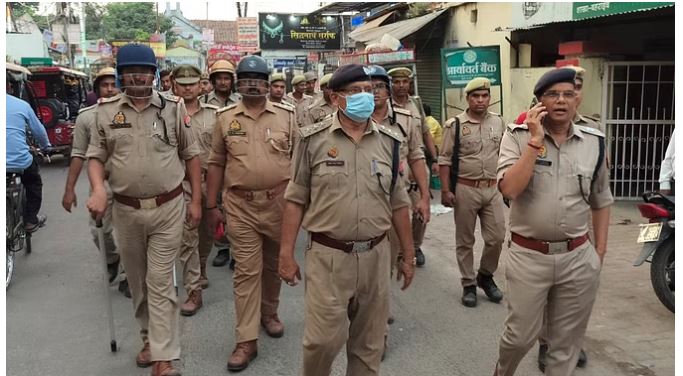 Bahraich Violence : योगी सरकार का बड़ा एक्शन, एडिशनल एसपी ग्रामीण पवित्र मोहन त्रिपाठी पर गिरी गाज, इनको मिली जिम्मेदारी