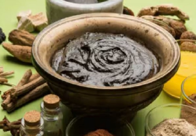 Benefits of eating Chyawanprash: बदलते मौसम में होने वाली बीमारियों से बचाता है और इम्यूनिटी को बेहतर करता है च्यवनप्राश