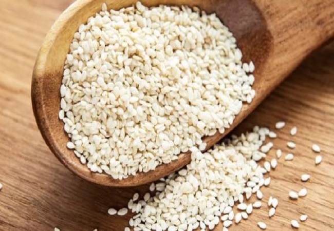 Benefits of white sesame: कैल्शियम सैे भरपूर सफेद तिल हड्डियों को करता है मजबूत, शरीर और जोड़ों के दर्द में देता है आराम