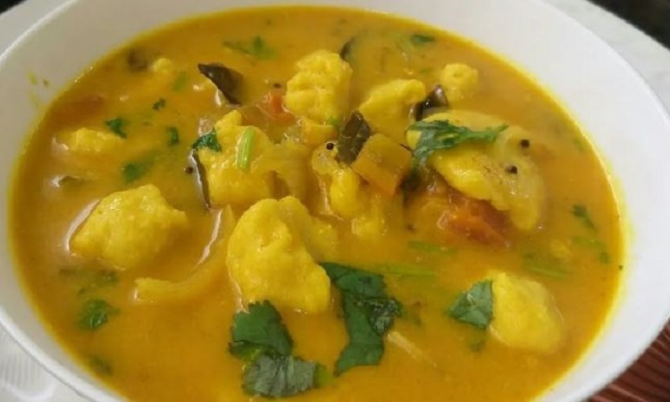 Chhattisgarh's famous dish Urad Dal Dip Kadhi