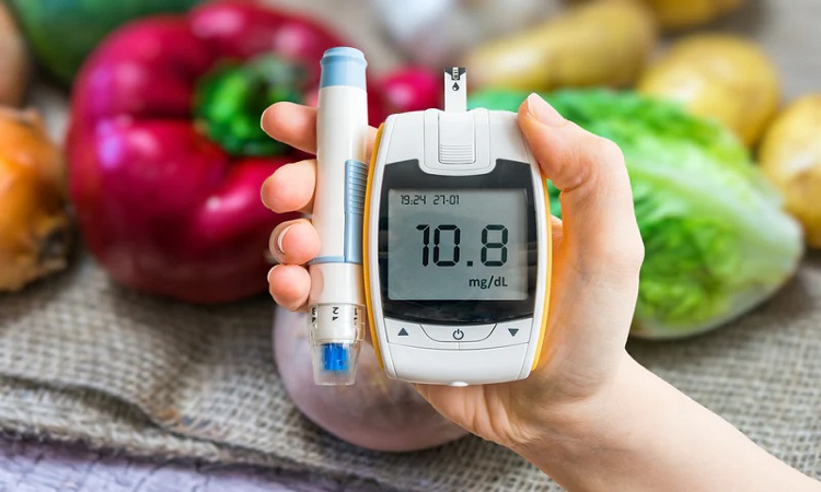 Diet chart of diabetic patients: शुगर कंट्रोल करने के लिए डायबिटीज के मरीजों के लिए बेहद जरुरी है हेल्दी डाइट, ऐसा होना चाहिए चार्ट