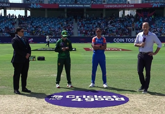 IND W vs PAK W Toss: पाकिस्तान विमेन्स ने जीता टॉस; इंडिया विमेन्स करेगी गेंदबाजी; देखें प्लेइंग इलेवन