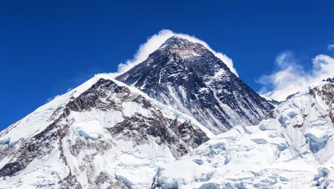 Mount Everest : दुनिया का सबसे ऊंची पर्वत चोटी माउंट एवरेस्ट और ऊंची होती जा रही है : स्टडी