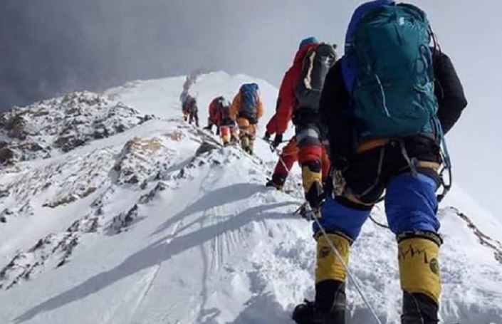 Nepal Mountaineer : हिमालयी राष्ट्र नेपाल में 870 पर्वतारोहियों को 37 चोटियों पर चढ़ने की मिली अनुमति