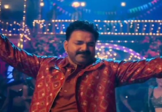 Pawan Singh's 'Chumma' song