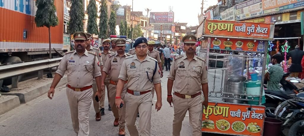 सोनौली कस्बे में अपर पुलिस अधीक्षक महराजगंज ने किया पैदल मार्च