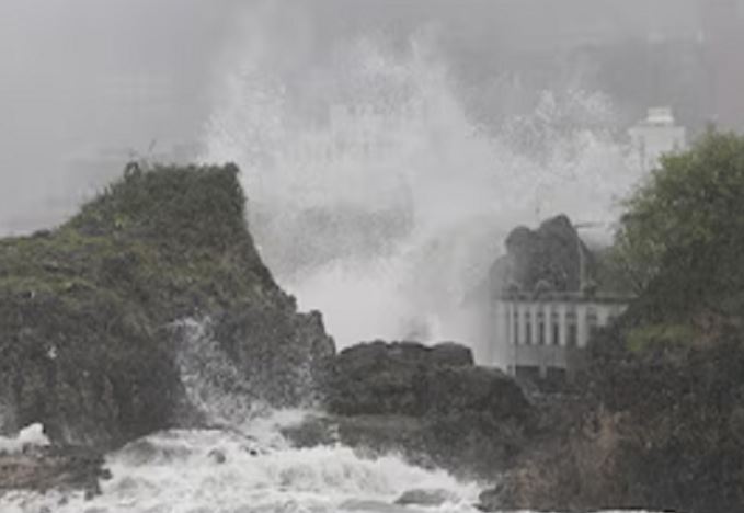 Taiwan’s Typhoon Krathon : ताइवान के तट पर पहुंचा तूफान ‘क्रैथॉन’,  सैकड़ों उड़ानें रद्द