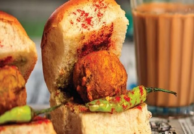 Vada Pav Recipe: झटपटा खाने की हो रही हैं क्रेविंग तो आज ट्राई करें मुंबईया स्टाईल वड़ा पाव की रेसिपी