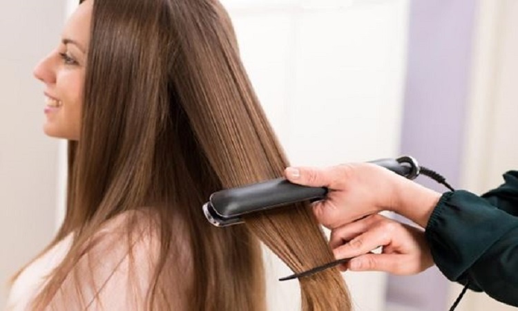 Natural way to straighten hair: इस दीपावली पर बिना स्ट्रेटनर और हानिकारक केमिकल्स के नेचुरल तरीकों से बालों को करें स्ट्रेट