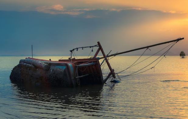 Myanmar Boat Sink : म्यांमार में लड़ाई से भाग रहे लोगों को ले जा रही नाव पलटने से सात लोगों की मौत, 30 लापता