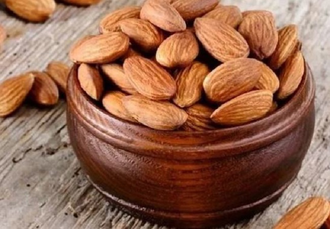 Almond cream: सेंसिटिव स्किन के लिए घर में ऐसे बनाएं बादाम क्रीम, डेली लगाने से मिलेगी बेदाग ग्लोईंग स्किन