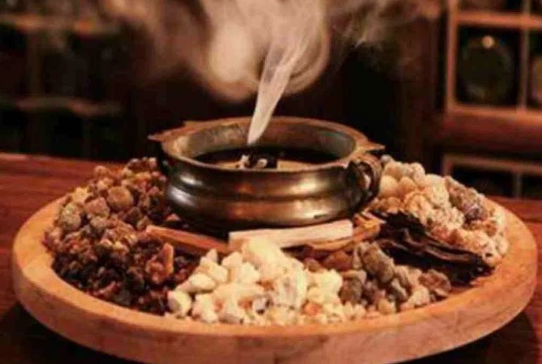 Aromatic Fumigation Remedies : सुगन्धित धूनी के उपाय से घर में लौट आएगी खुशहाली , मानसिक तनाव भी दूर होता है