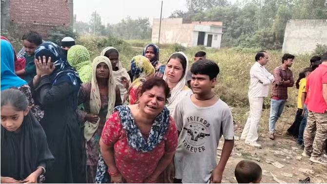 Bijnor Triple Murder : पति-पत्नी और बेटे की पेचकस से गोदकर हत्या, पुलिस महकमे में मचा हड़कंप