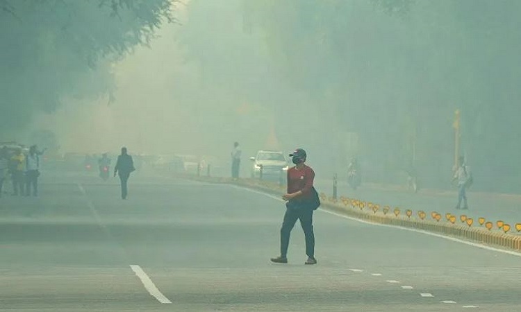 Delhi-NCR में नौकरी रोजगार के लिए रोज बाहर निकलने वाले लोग Smog और प्रदूषित हवा से बचने के लिए ध्यान में रखें ये जरुरी बातें