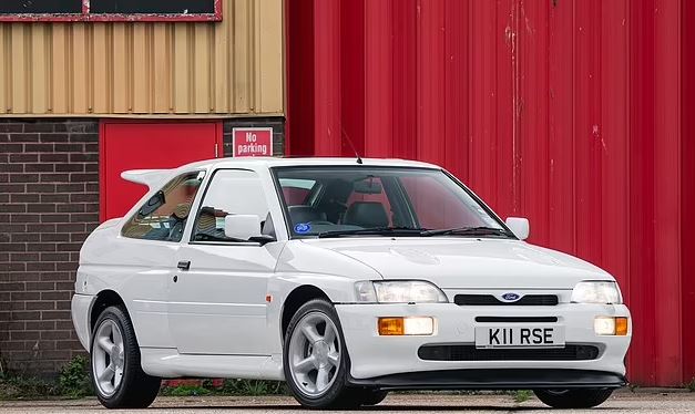 Ford Escort RS Cosworth Auction : फोर्ड की इस कार ने तोड़े सारे रिकॉर्ड , 30 वर्षों से कभी सड़कों पर नहीं उतरी