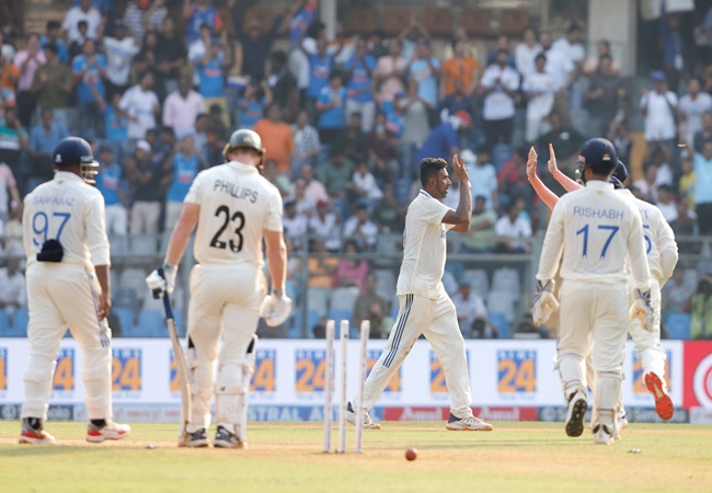 IND vs NZ 3rd Test Day 3: न्यूजीलैंड की दूसरी पारी 174 रनों पर सिमटी; भारत को मिला 147 रनों का लक्ष्य