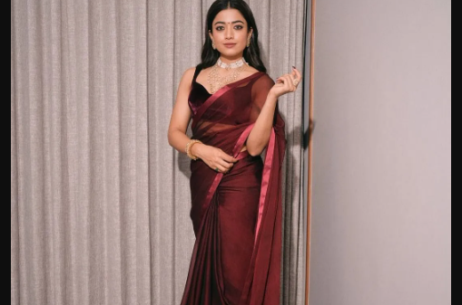 Rashmika Mandanna Ethnic Look: लाल साड़ी पहन रश्मिका मंदाना गिराई बिजली, वायरल हुई तस्वीरें