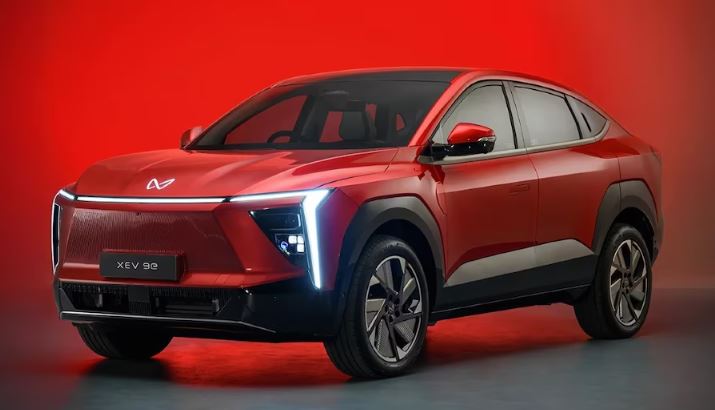 Mahindra XEV 9e : महिंद्रा XEV 9e सिंगल चार्ज में 656 किमी तक का ड्राइविंग रेंज देने में सक्षम, जानें कीमत और खूबियां